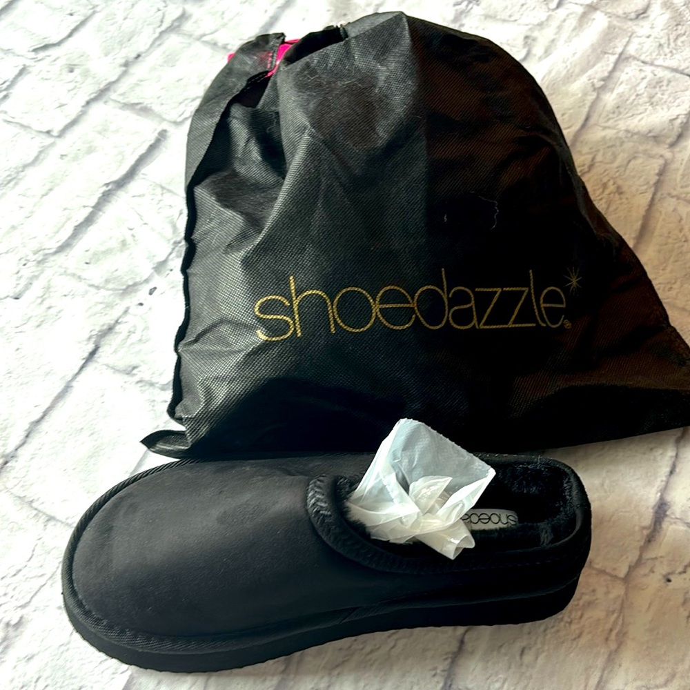 Black Size 8 New Shoe Dazzle Hailey Platform Fuzzie Slippers (Ugg style slipper